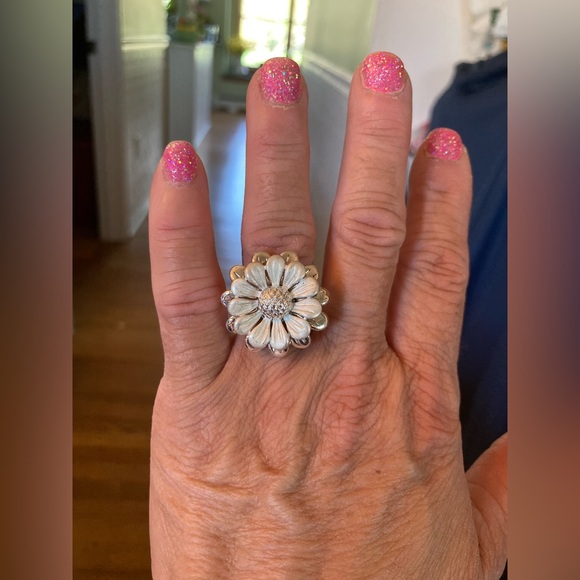 Sterling Flower Ring Sz 7 Like new shiny & matte petals 1” flower GORGEOUS - Picture 1 of 8